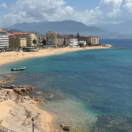 T3 Climatisé Avec Plage, Commerces Et Parking Au Pied
