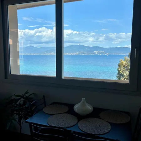 Balcon Sur La Climatise Deux Plages Commerces Et Parking Gratuit Au Pied De L Immeuble * Ajaccio (Corsica)