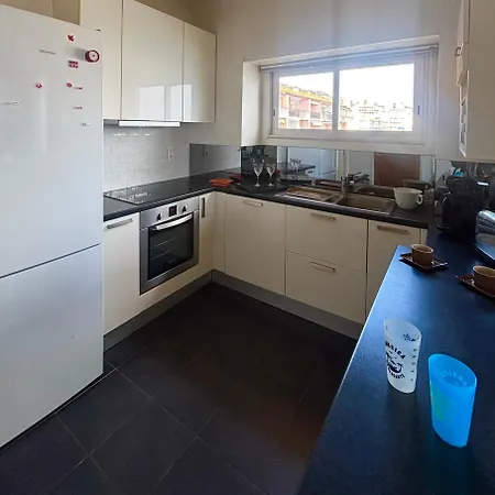 Balcon Sur La Climatise Deux Plages Commerces Et Parking Gratuit Au Pied De L Immeuble Apartmán