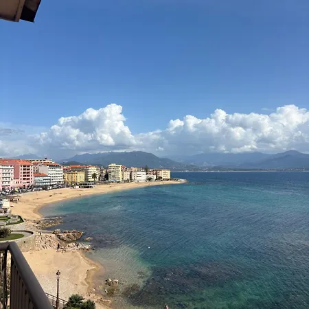 T3 Climatisé Avec Plage, Commerces Et Parking Au Pied *