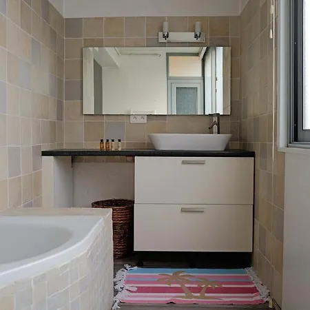 Balcon Sur La Climatise Deux Plages Commerces Et Parking Gratuit Au Pied De L Immeuble *